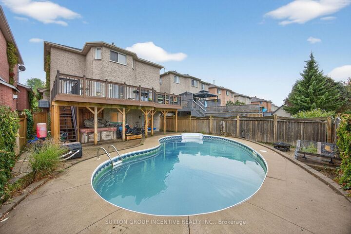 Property Photo: 4 Dunnett Drive ON L4N 0H8
