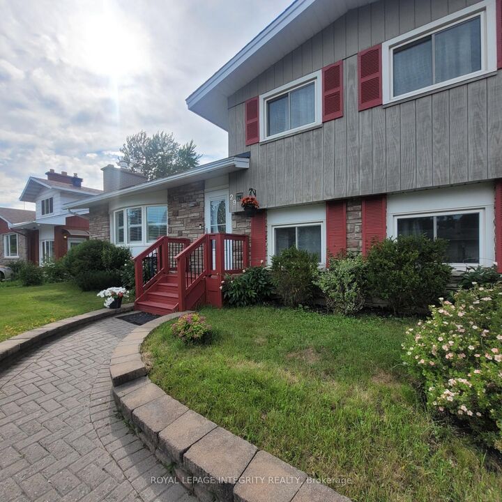 Property Photo:  29 Pritchard Drive  ON K2G 1B2 