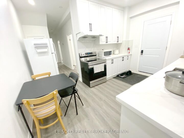 Property Photo:  81 Hallam Street Room 103  ON M6H 1W7 