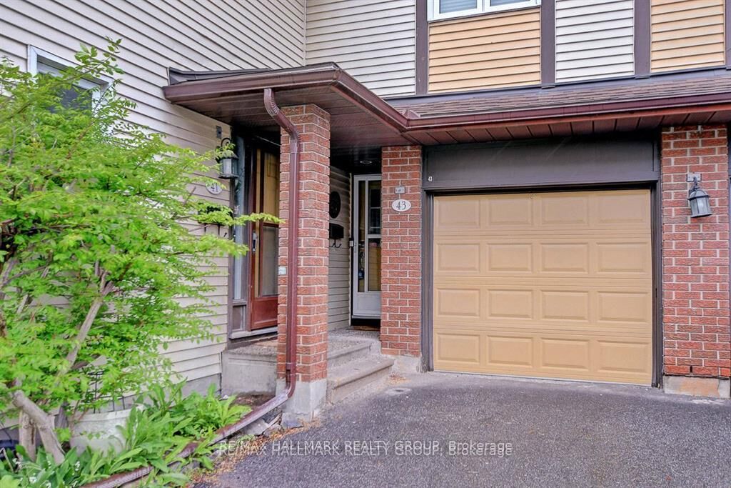 Property Photo:  43 Haxby Private 51  ON K1T 3B7 