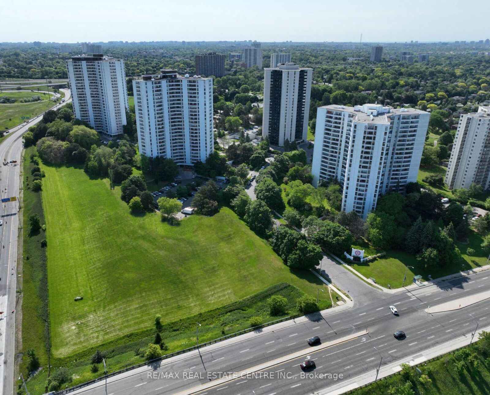 Property Photo:  100 Graydon Hall Drive 2204  ON M3A 3A8 