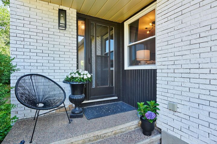 Property Photo: 209 Sherway Drive ON K2J 2B3
