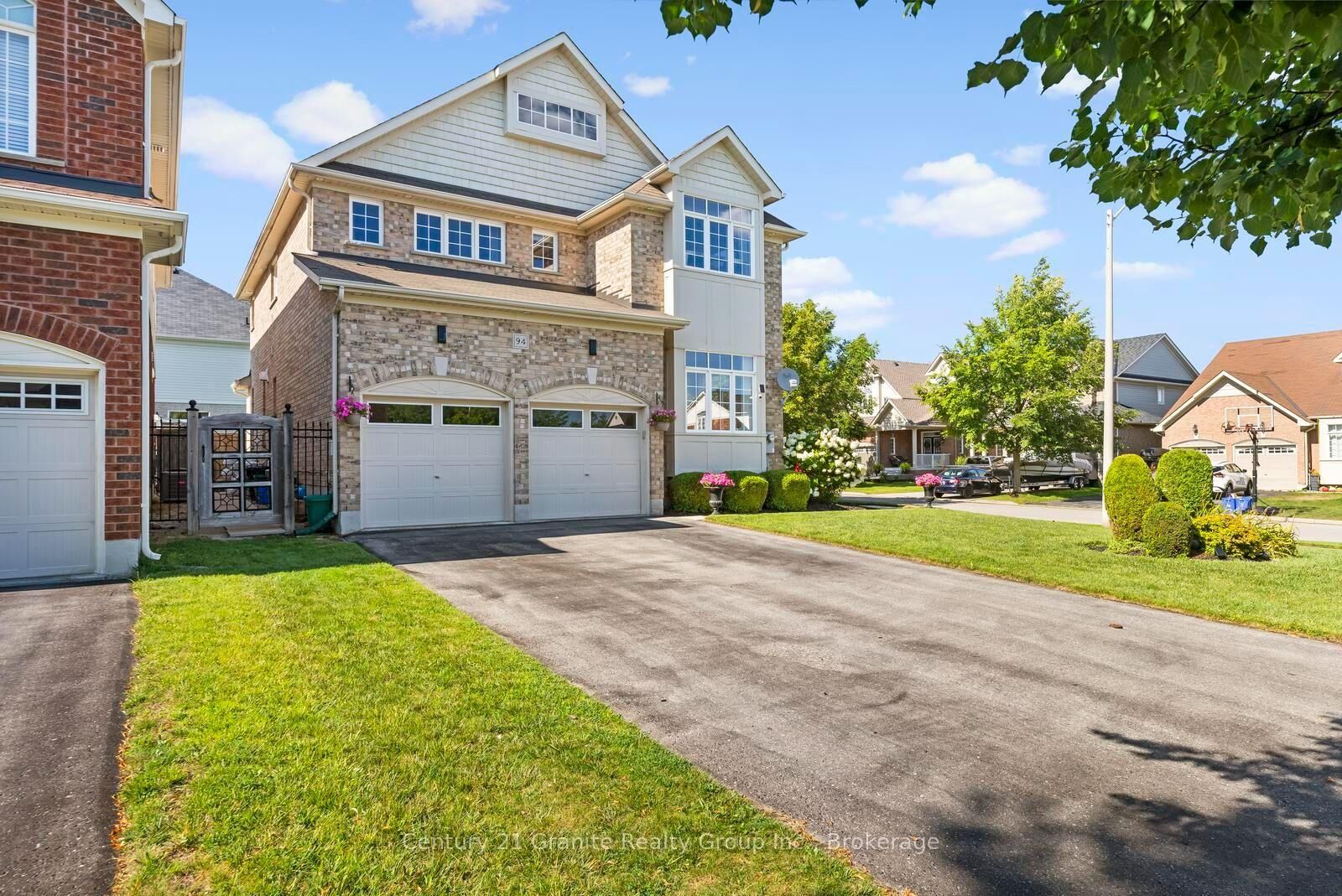Property Photo: 94 Hockley Avenue ON L1C 0G5