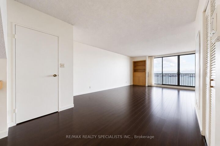 Property Photo: 33 Harbour Square 1207 ON M5J 2G2