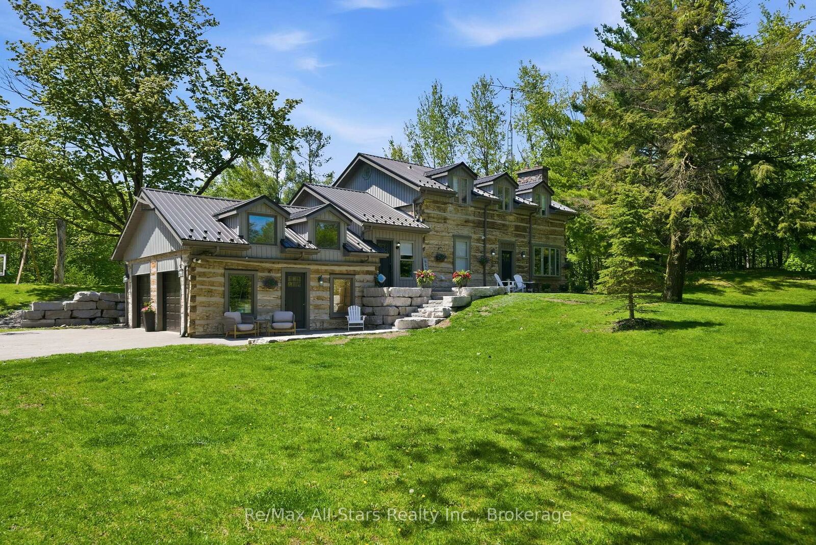 Property Photo: 24 The Pines Lane ON L0C 1H0