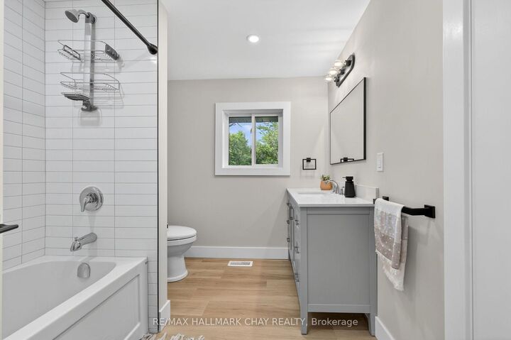 Photo de la propriété: 8717 Beachwood Road ON L9Z 2G5
