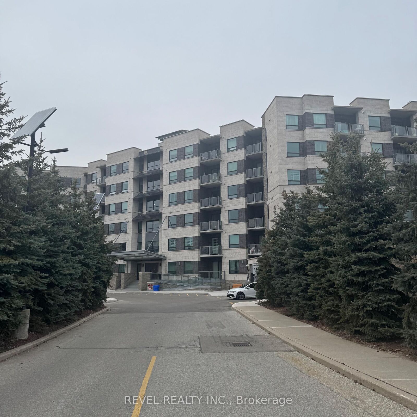 Property Photo: 383 Main Street E 422 ON L9T 8K8