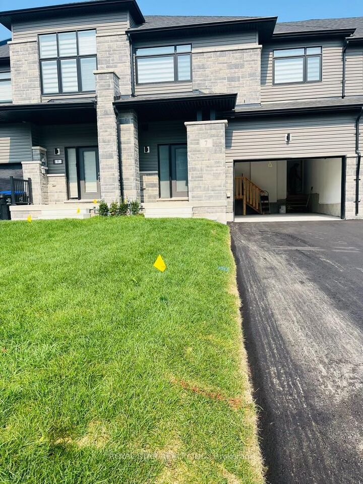 Property Photo: 7 Federica Crescent ON L9Z 0N5