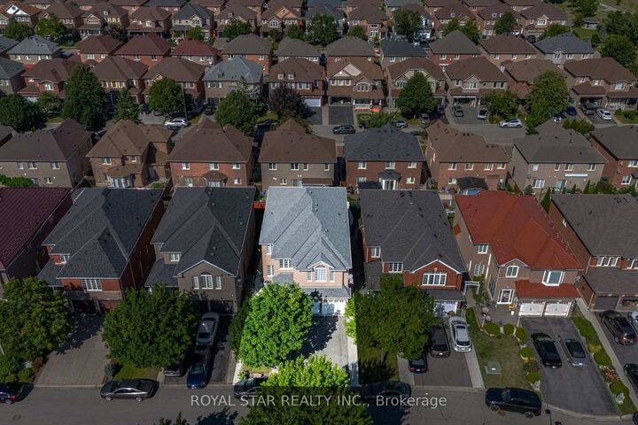Property Photo: 18 Summer Mist Court ON L6R 2Z1