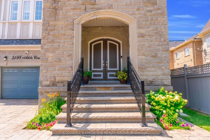 Property Photo: 5198 Adobe Court ON L5M 0K8