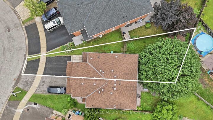 Property Photo: 6803 Bansbridge Crescent ON L5N 6T3
