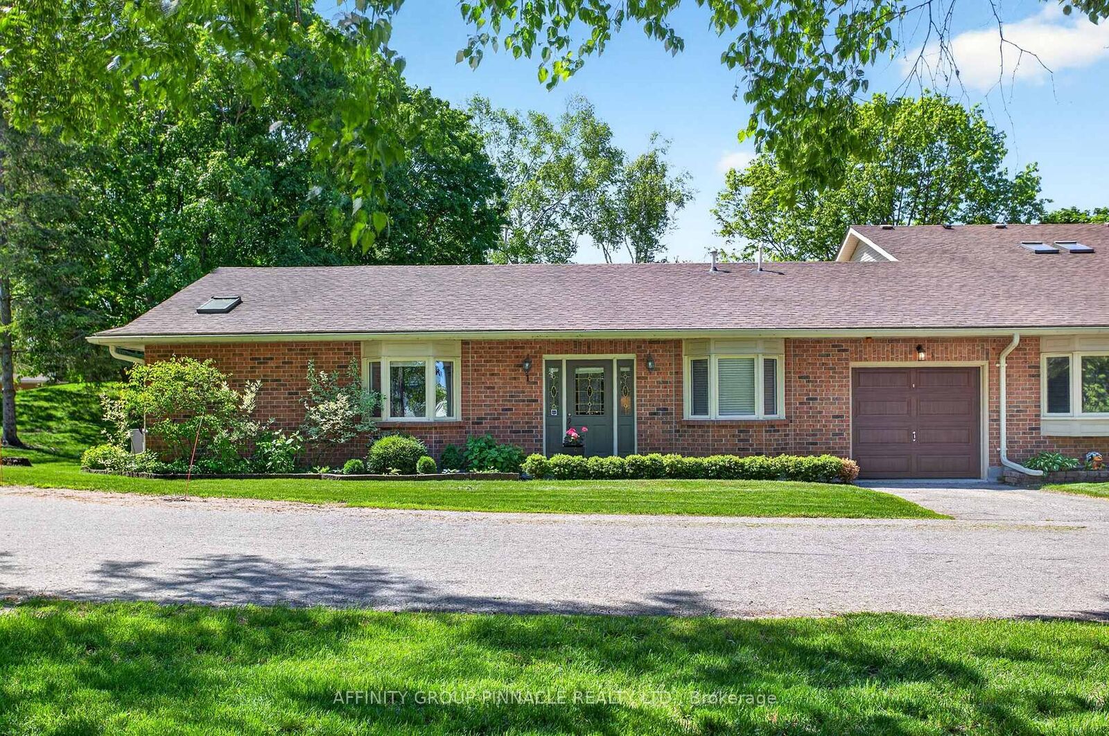 Property Photo: 90 Parklawn Boulevard 1 ON L0K 1A0