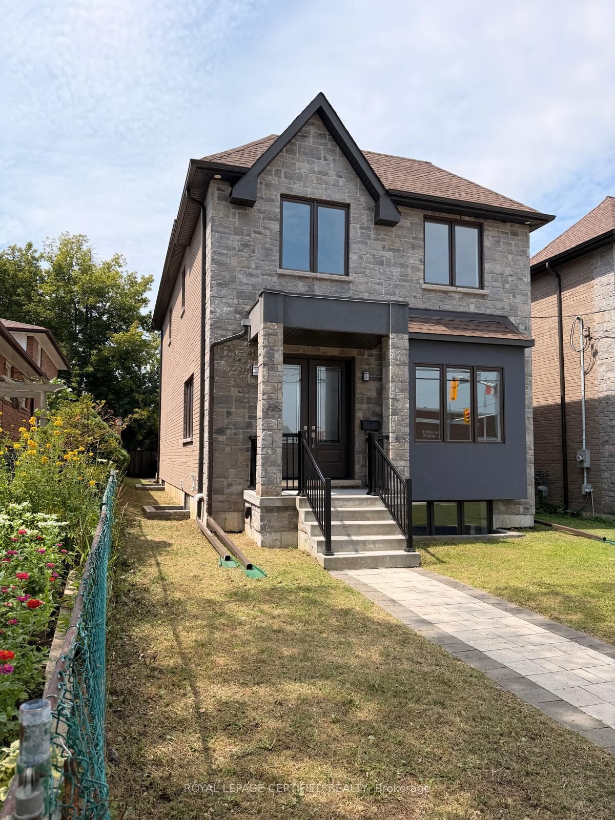 Property Photo:  450 Midland Avenue  ON M1N 4A5 