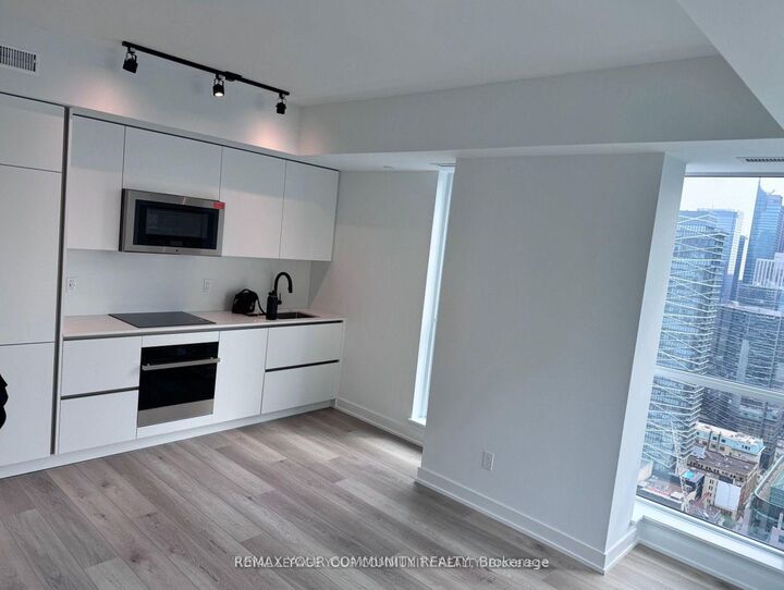 Property Photo:  327 King Street W 4503  ON M5V 0W7 