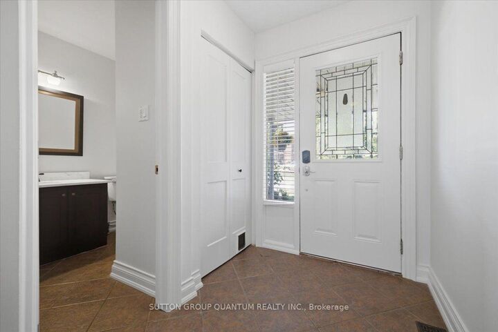 Photo de la propriété:  5061 Pinedale Avenue 102  ON L7L 5J6 