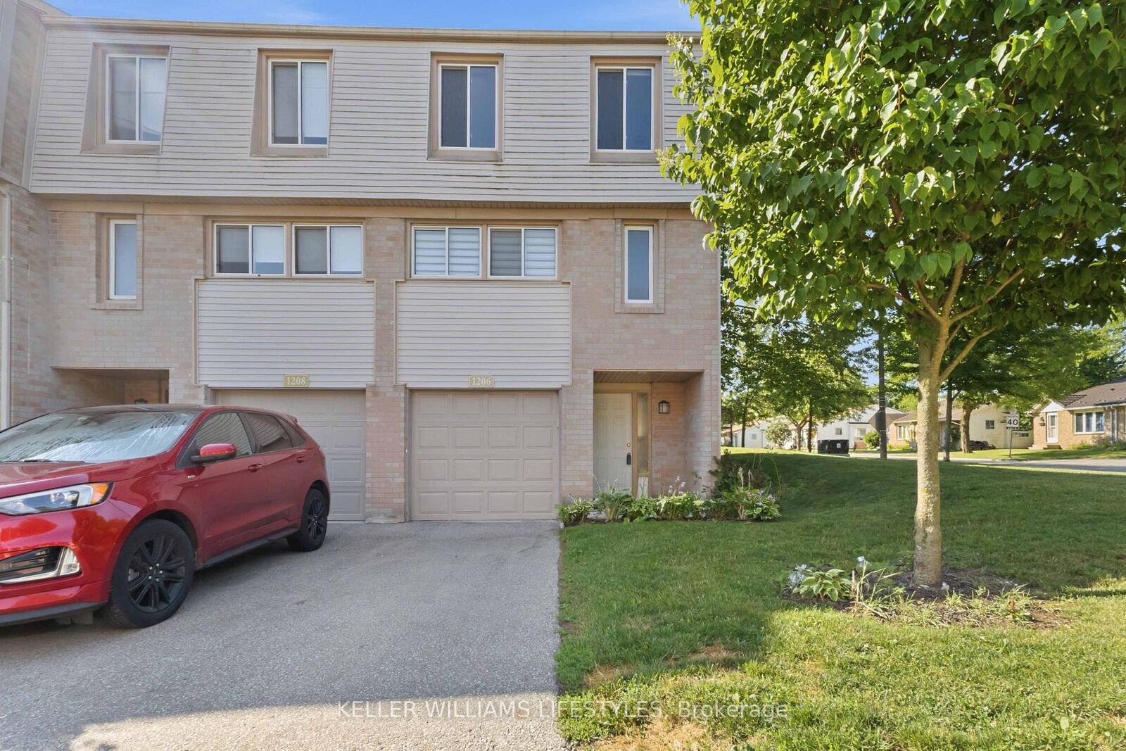 Photo de la propriété: 1206 Limberlost Road ON N6G 3A5