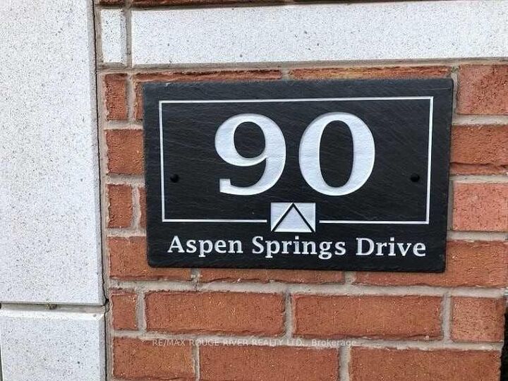 Photo de la propriété:  90 Aspen Springs Drive 102  ON L1C 5N3 