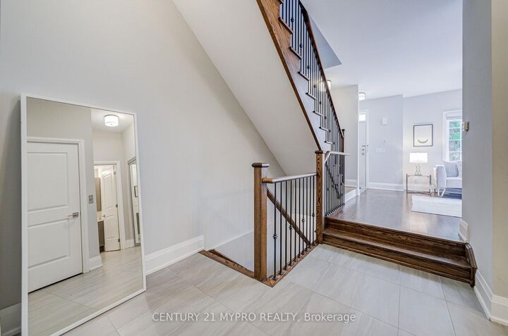Property Photo: 392 Highway 7 Road E Th3 ON L3B 0G5