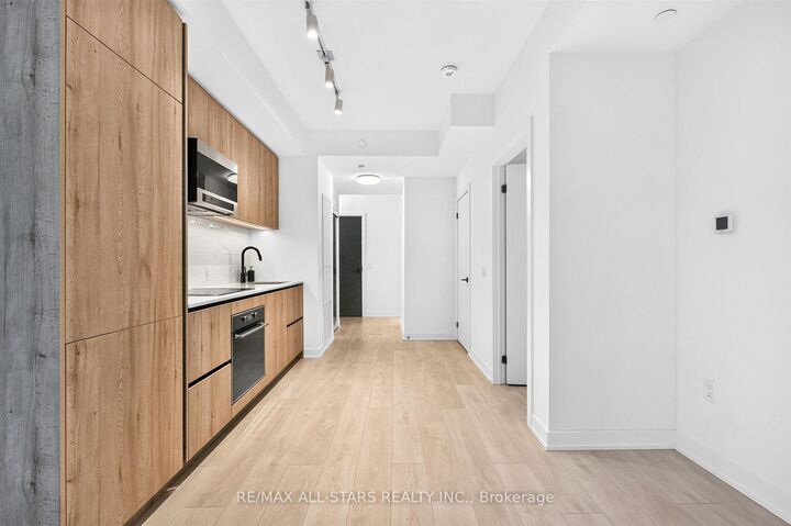 Property Photo:  127 Broadway Avenue 1106  ON M4P 1V4 