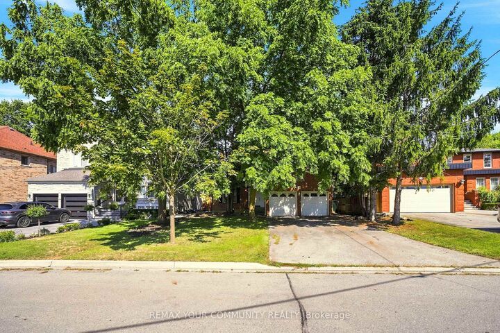 Property Photo:  34A Claridge Drive  ON L4C 6H3 
