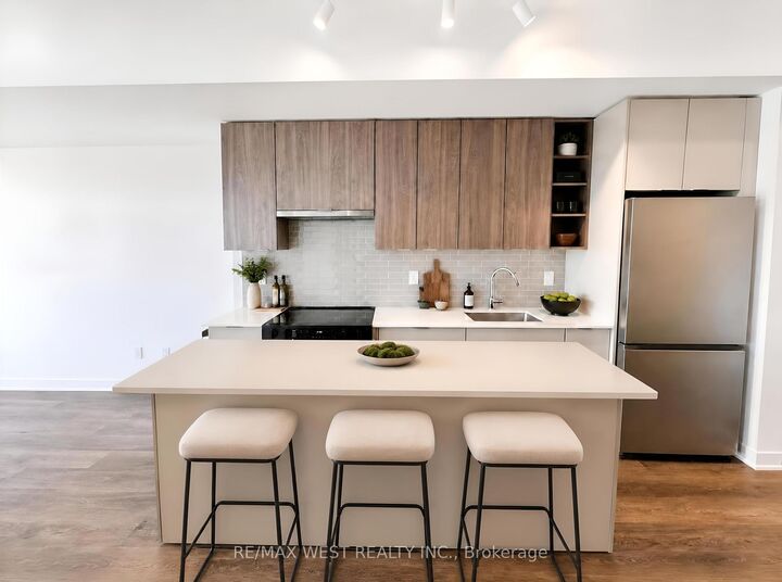 Property Photo:  2075 Lakeshore Road 310  ON L7R 1E2 
