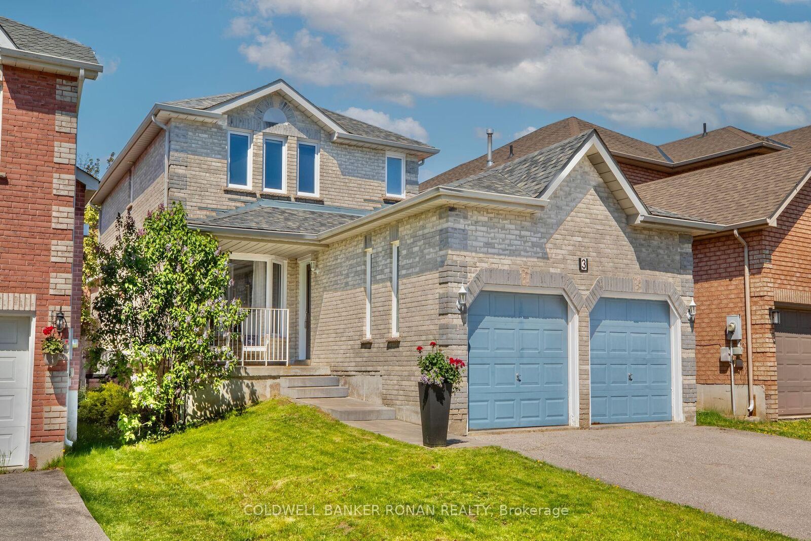 Property Photo: 3 Teal Place ON L4N 8W1