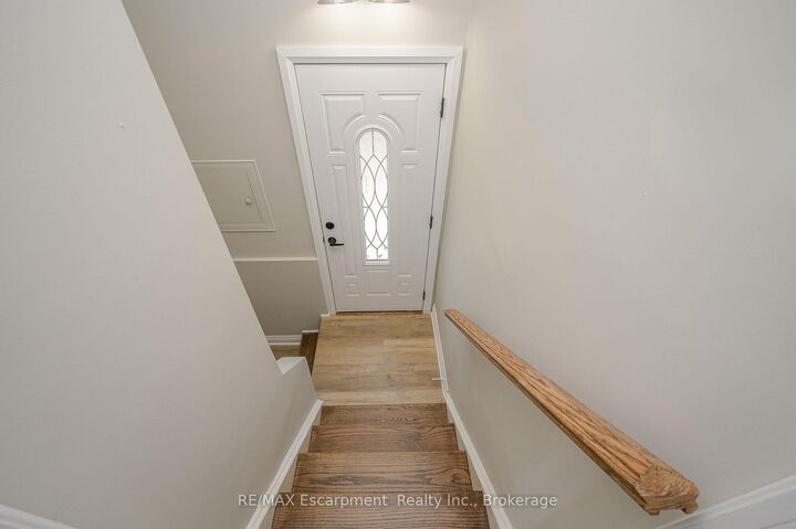 Property Photo:  144 East 44th Street Lower Unit  ON L8T 3H2 