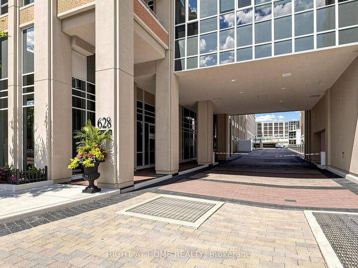 Property Photo:  628 Fleet Street 1032  ON M5V 1A8 