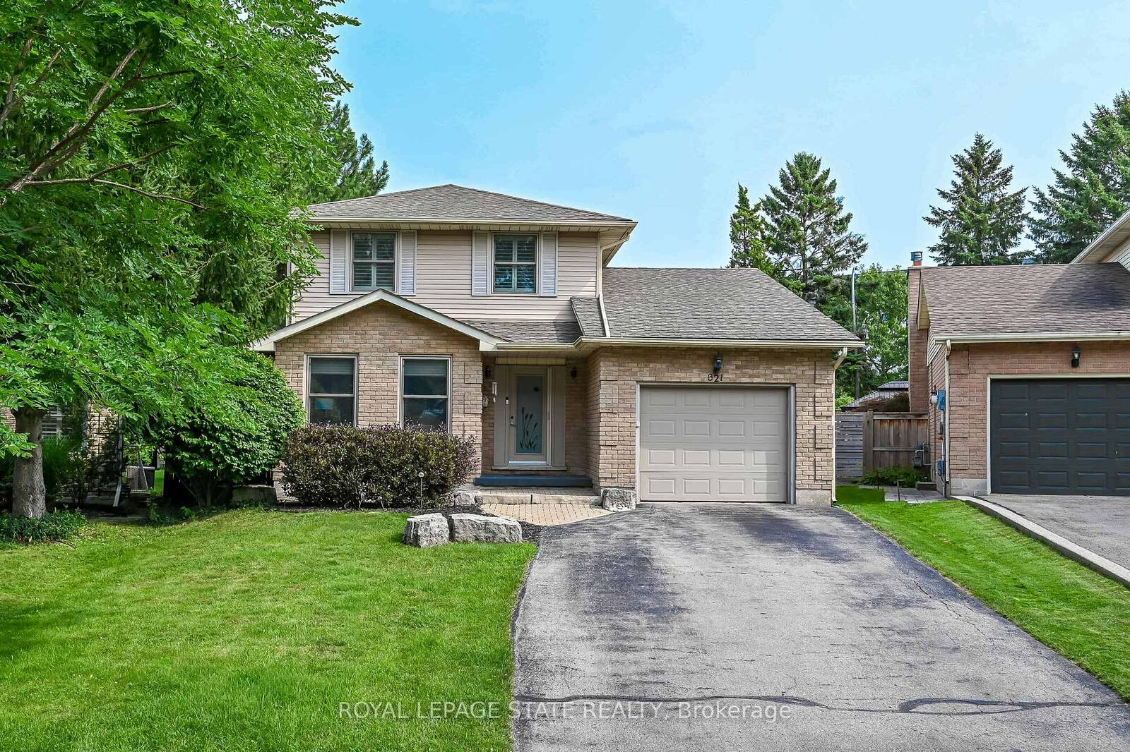Property Photo: 621 Tomahawk Crescent ON L9G 3T4