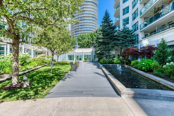 Property Photo:  600 Queens Quay W Ph03  ON M5V 3M3 
