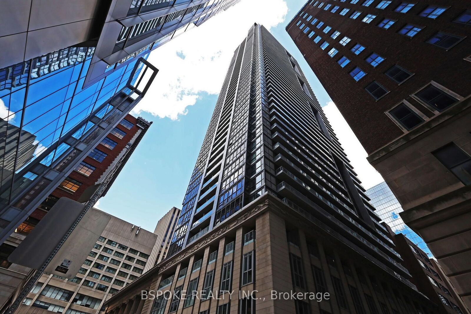 Property Photo:  70 Temperance Street 4207  ON M5H 0B1 
