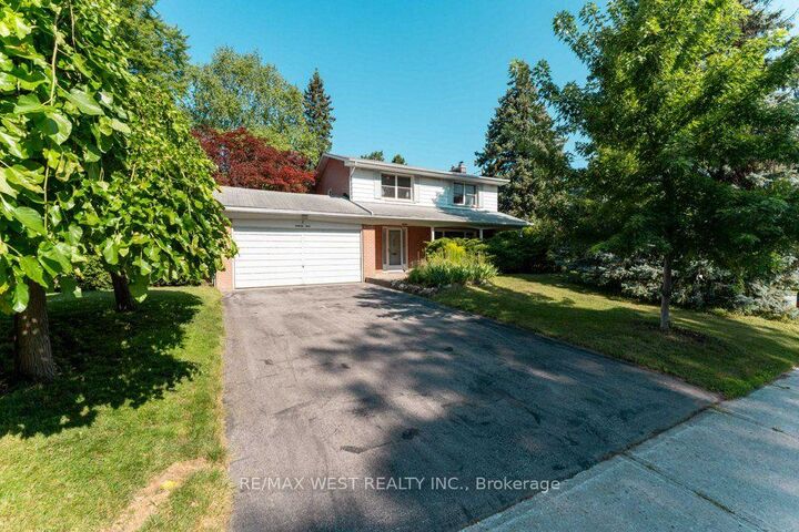 Property Photo: 2 Robinter Drive ON M2M 3P9