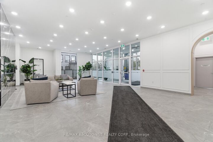 Property Photo:  71 Wyndham Street S 506  ON N1E 0T7 