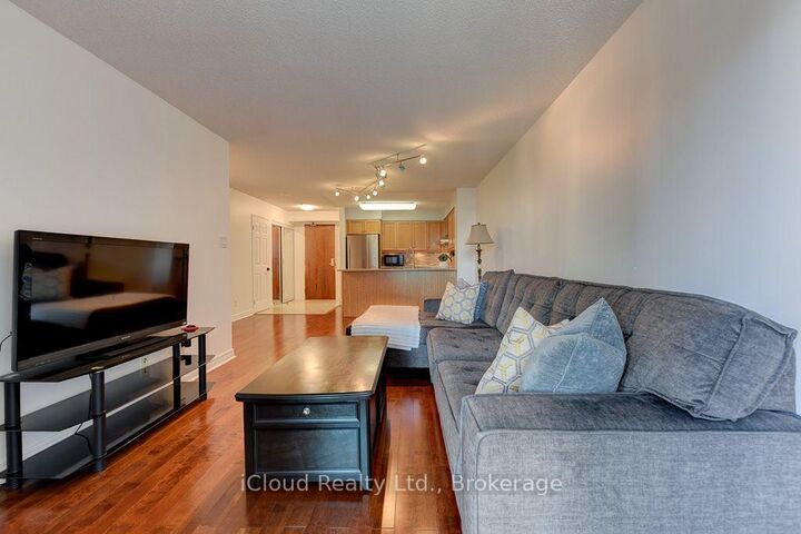 Property Photo:  156 Enfield Place 1902  ON L5B 4L8 