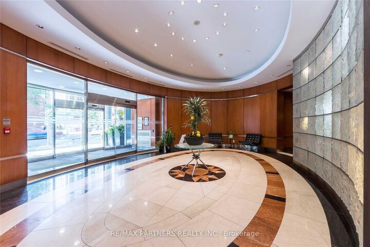 Property Photo:  1121 Bay Street 908  ON M5S 3L9 