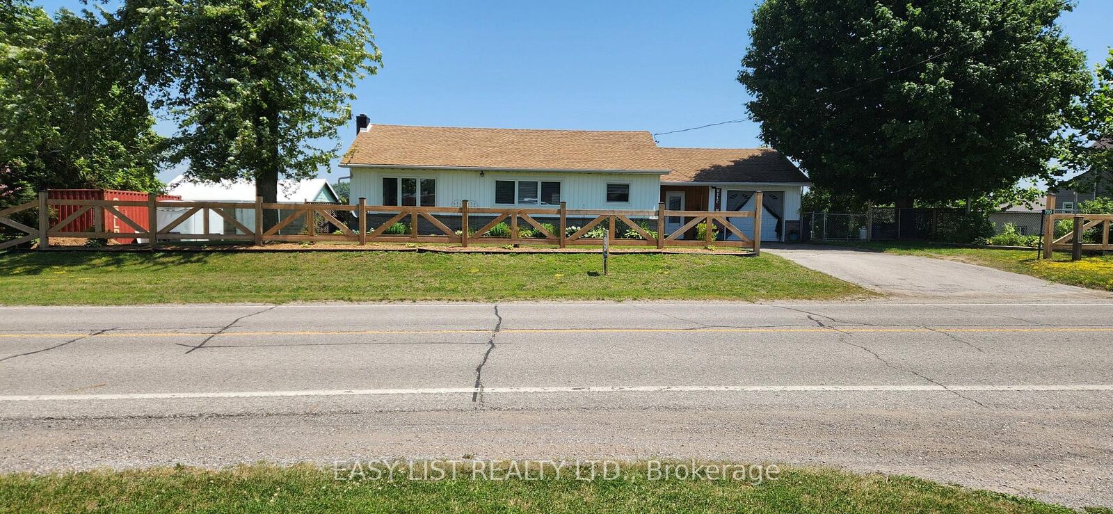 Property Photo: 700 Norfolk County Road 28 N/A ON N0E 1G0