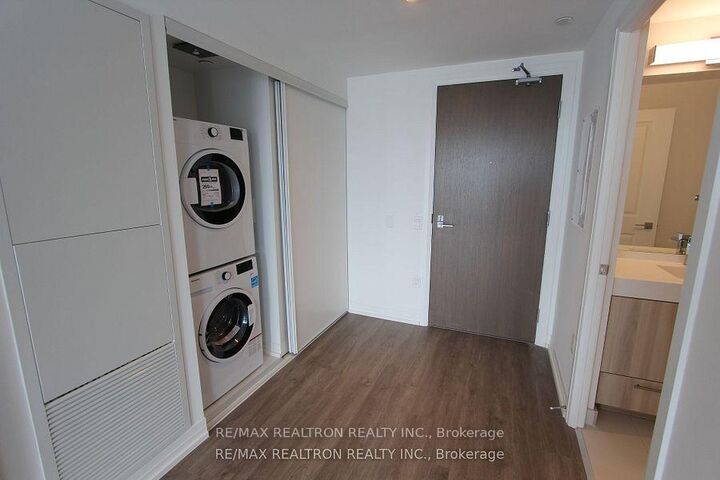Property Photo:  251 Jarvis Street 4712  ON M5B 0C3 