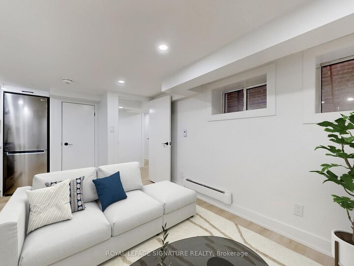 Property Photo:  250 Major Street Lower B  ON M5S 2L6 