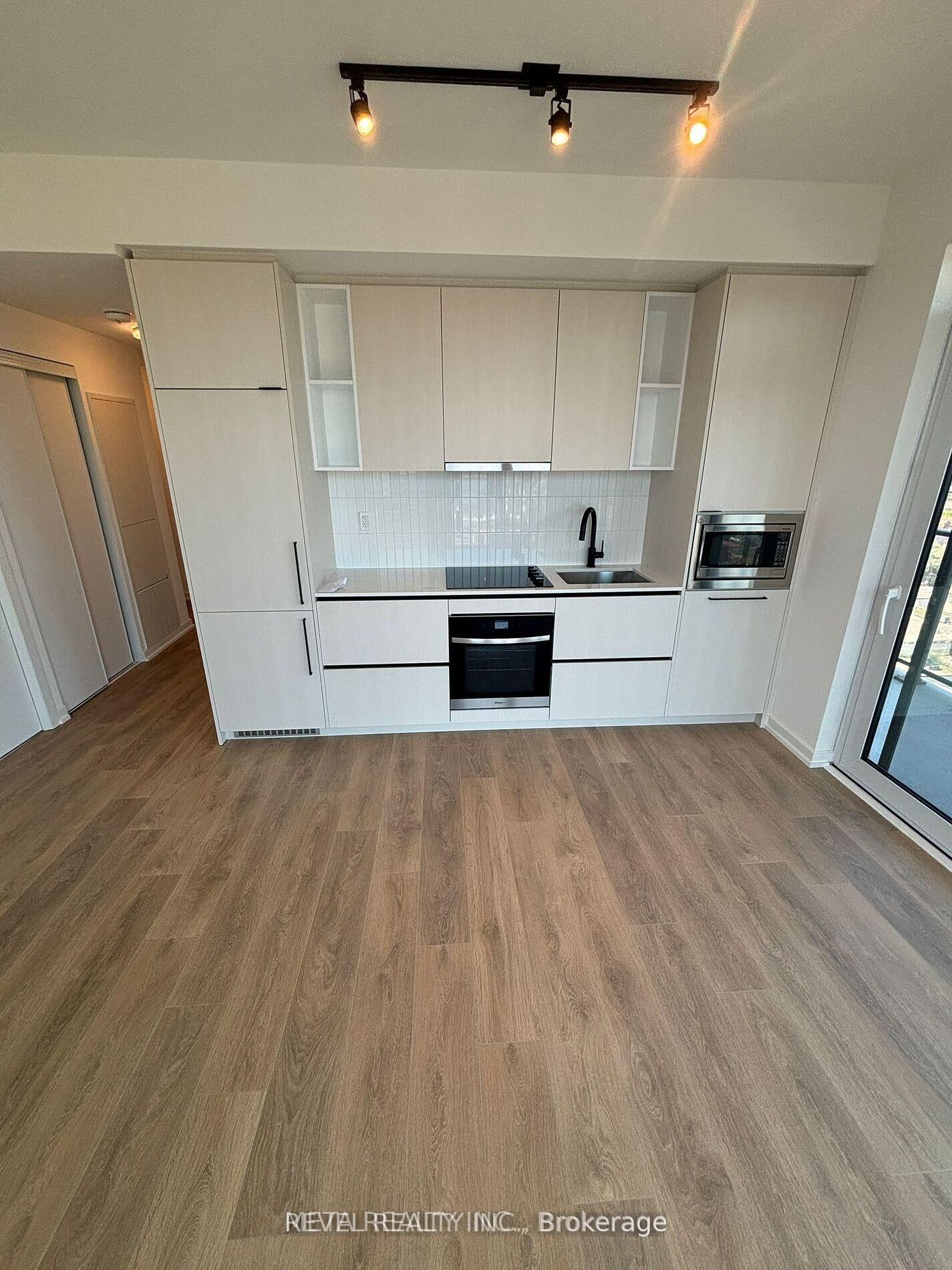 Property Photo:  1285 Dupont Street 1409  ON M6H 0E3 