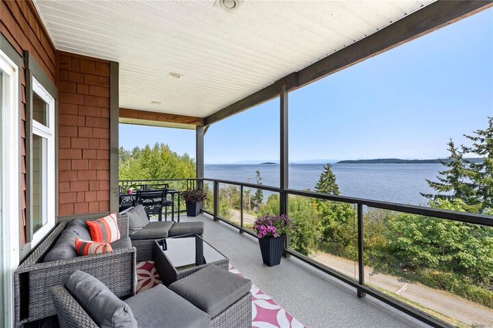 Property Photo: 5763 Island Hwy S BC V0R 3B0