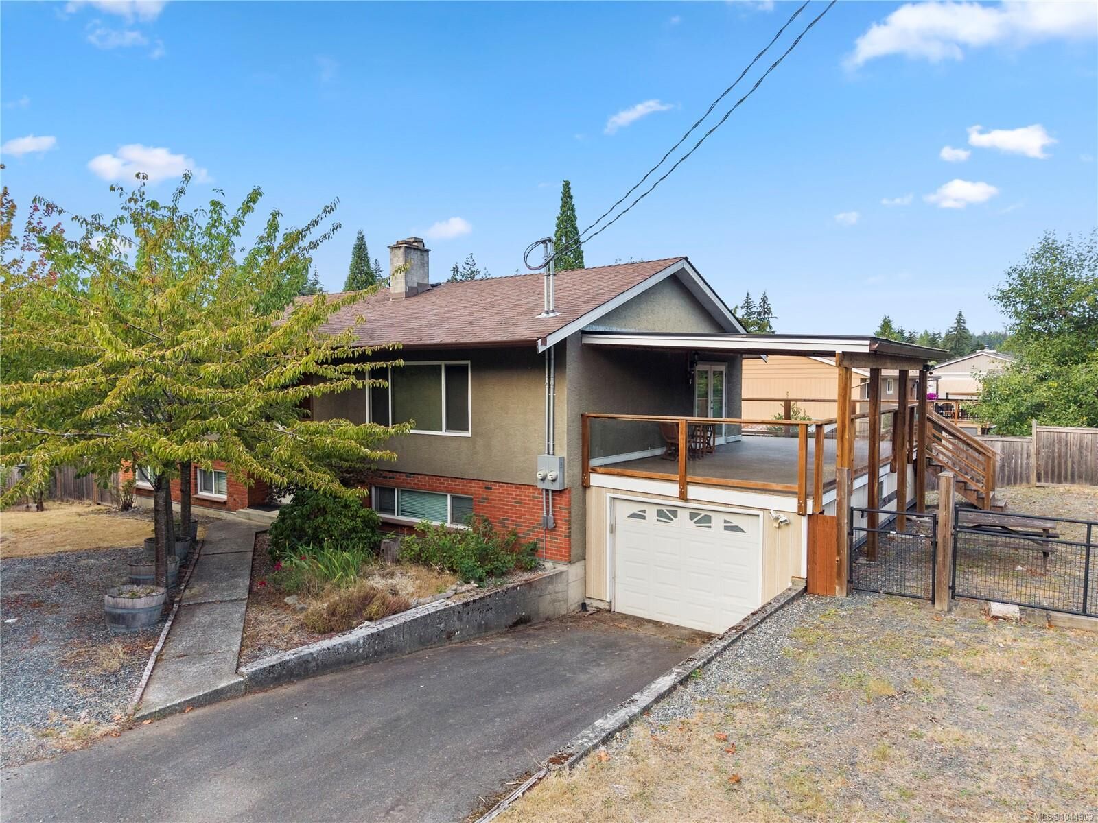 Property Photo:  5188 Maureen Way  BC V9T 3Y2 