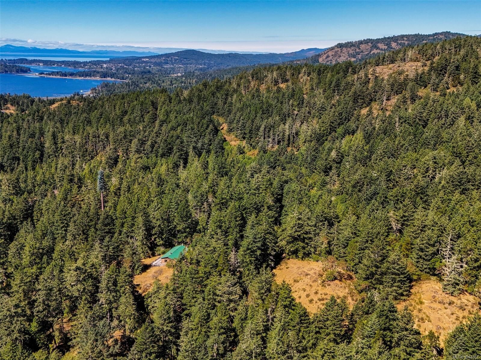 Property Photo: 5036 Glinz Lake Rd BC V9Z 0E3