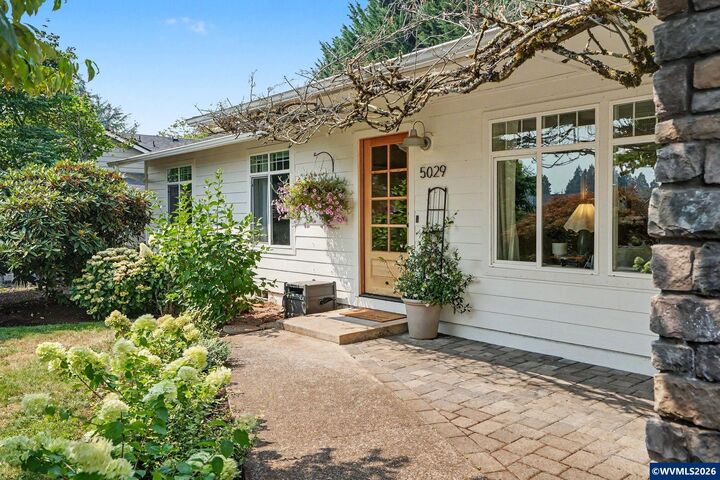 Property Photo: 5029 Geoff St S OR 97306