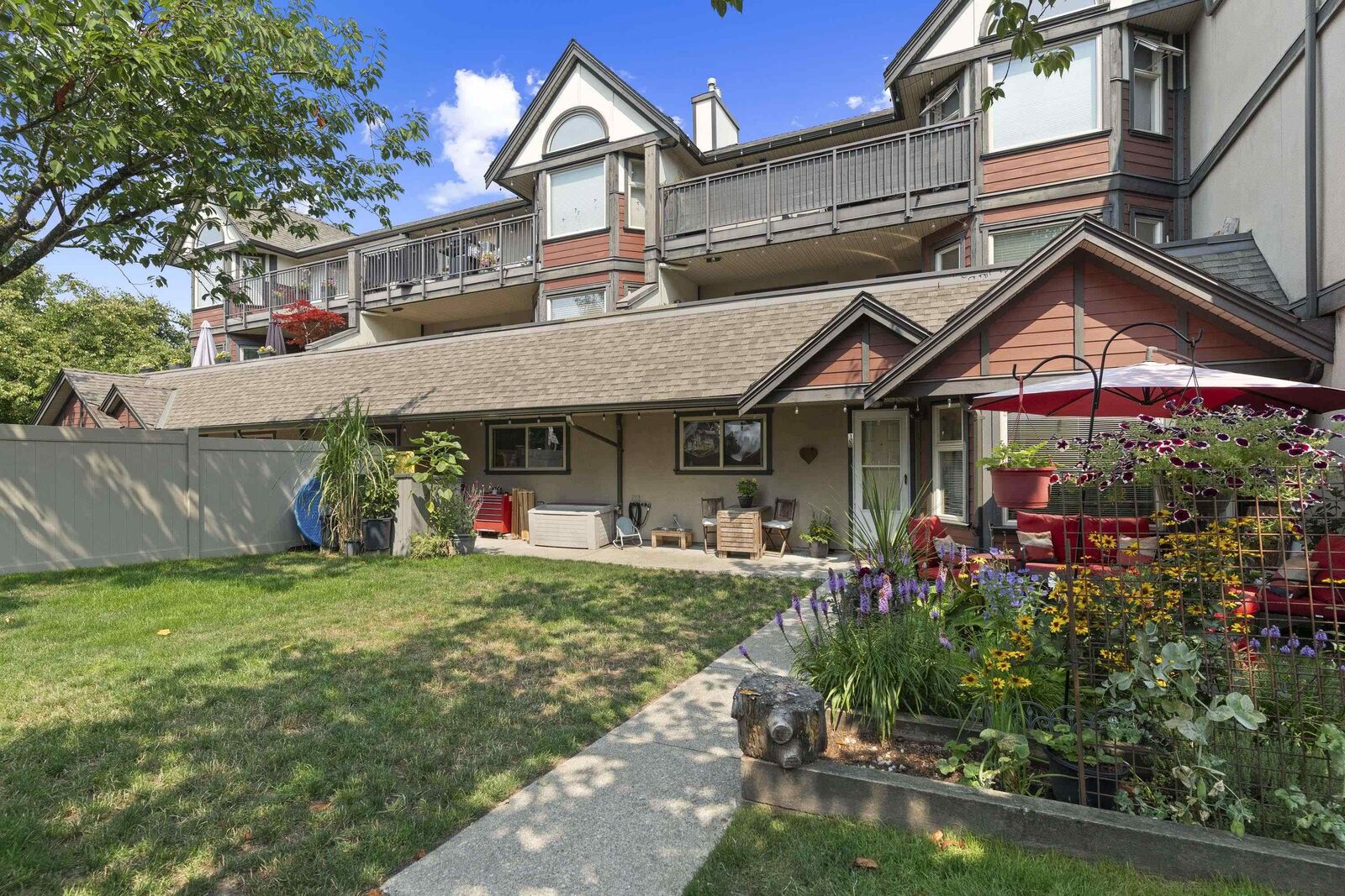 Property Photo: 4811 53 Street A102 BC V4K 2Z3