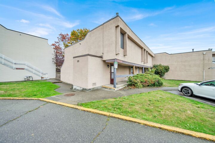 17702 60 Avenue 28 — photo 1