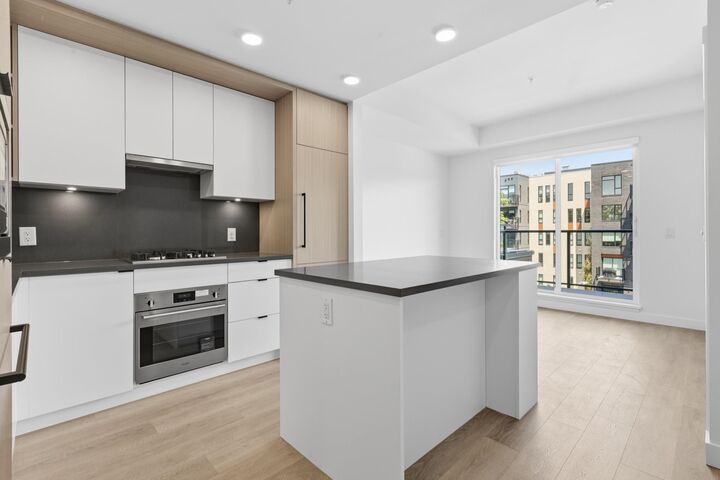 2268 E Broadway 404 — photo 1