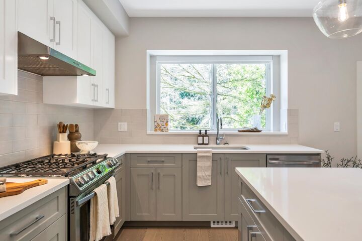 Property Photo: 1833 165A Street 124 BC V3Z 9N3