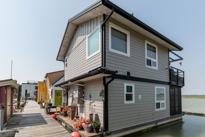 Property Photo: 3871 W River Road Road 14 BC V4K 5E9