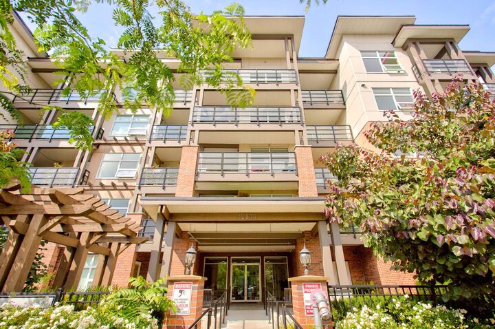 22577 Royal Crescent 401 — photo 1