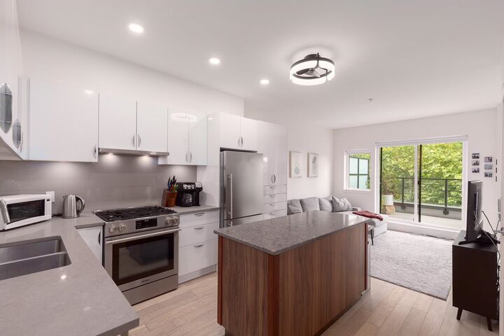 Property Photo: 2666 Duke Street 404 BC V5R 4S9